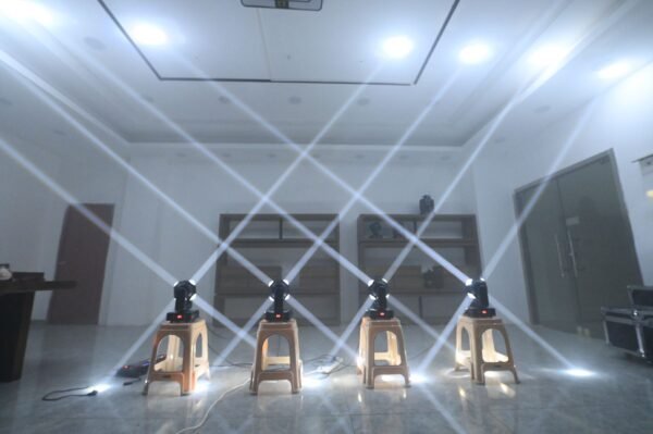Luces LED estroboscópicas con cabezal móvil de 100W - Imagen 6
